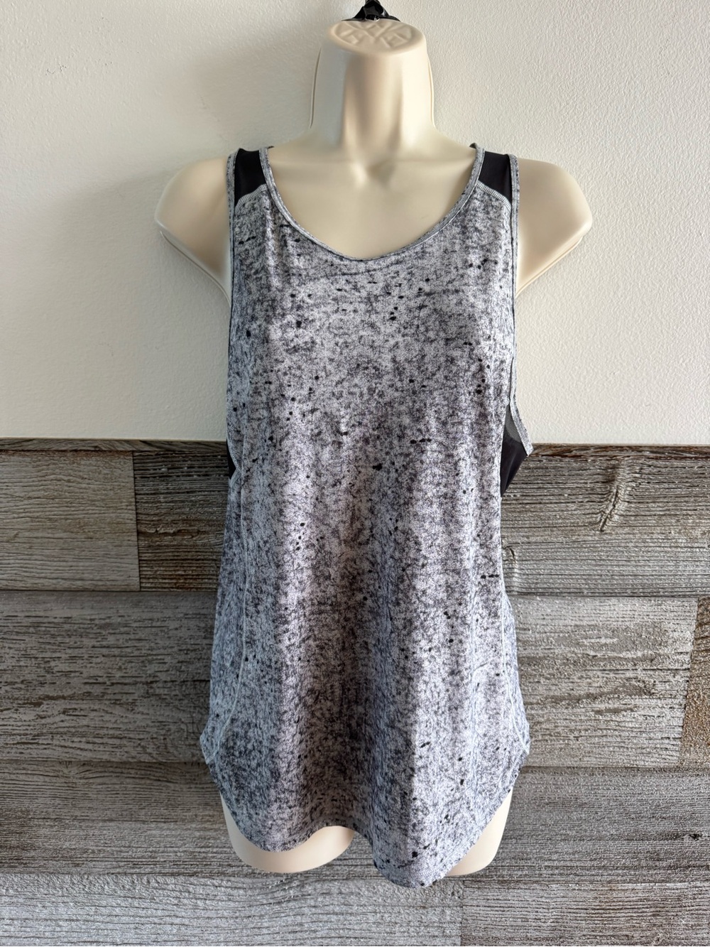 Lululemon Women Size 6 Gray Black Speckled Mesh Racerback Athletic Tank Top (H1)